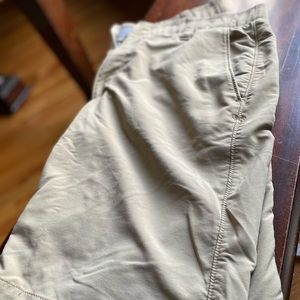 Under Armour khaki Dry-Fit Shorts Size 36